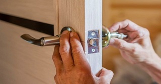 Установка и замена дверной ручки в Тайшете от 280 руб. – Мастер24, монтаж фурнитуры, недорого